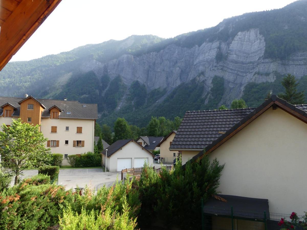 Chalet Les Myosotis Le Bourg-dʼOisans Exterior foto